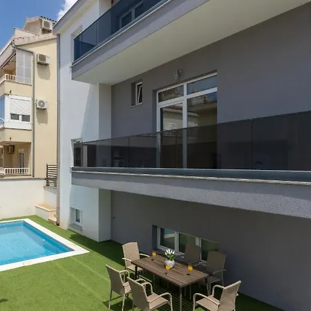 Zara With Pool * Makarska