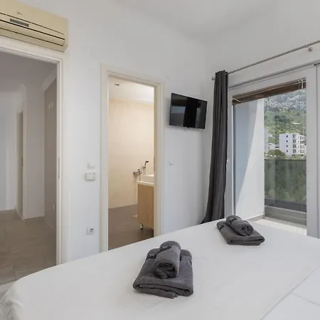 Villa Zara With Pool Makarska