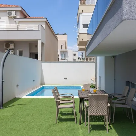 Zara With Pool Villa